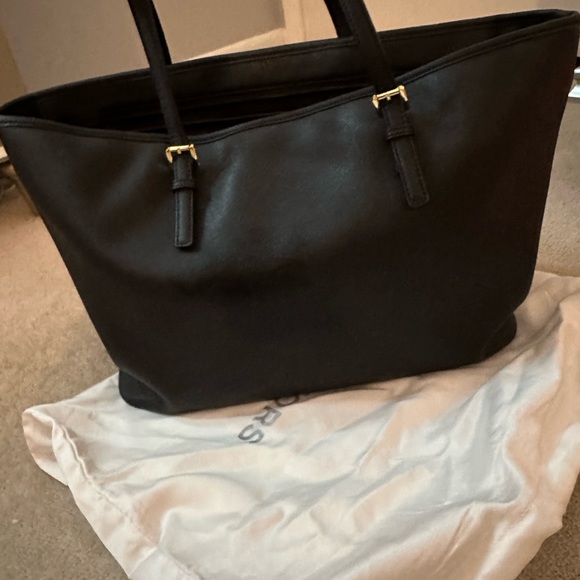 Micheal Kors tote handbag! Comes with dust bag ! Like new barely ever used ! - Picture 5 of 6
